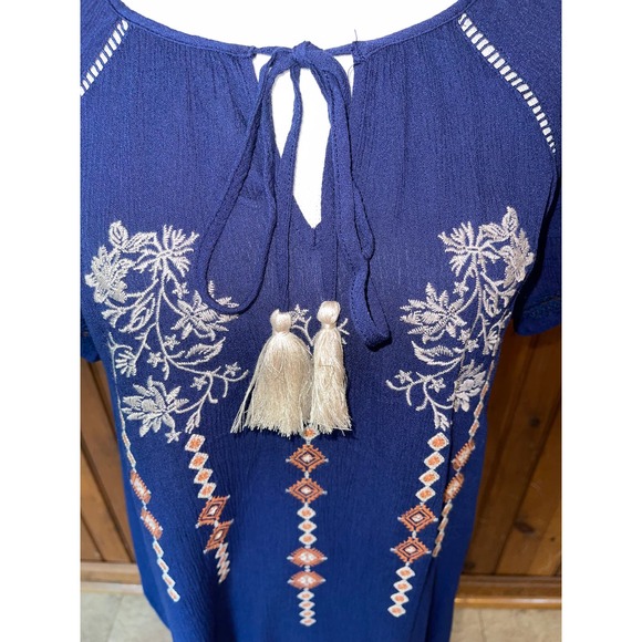 NWT Womens Liv Los Angeles Blue Boho Floral Embroidered Tassel Short Sleeve Top - Picture 2 of 8